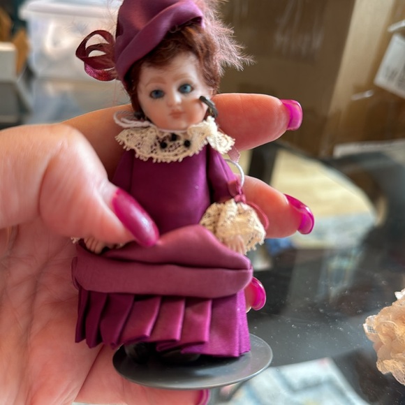 2 reproduction French dolls, jointed arms, great condition. - Picture 2 of 6